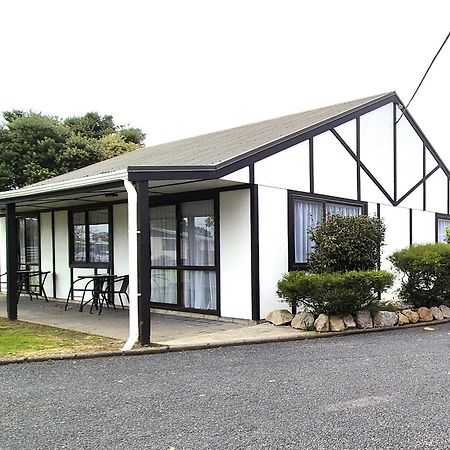 אופוטיקי Magnolia Court Motel מראה חיצוני תמונה