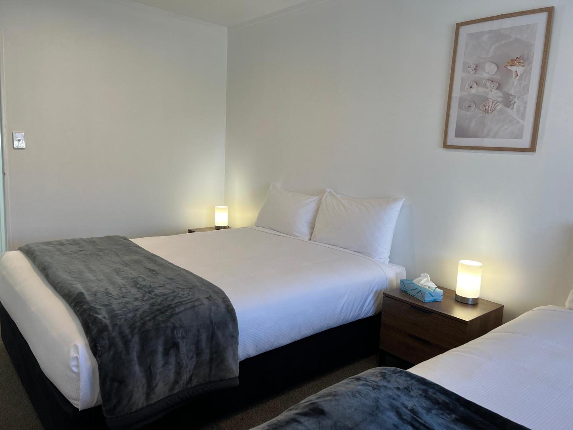 אופוטיקי Magnolia Court Motel מראה חיצוני תמונה