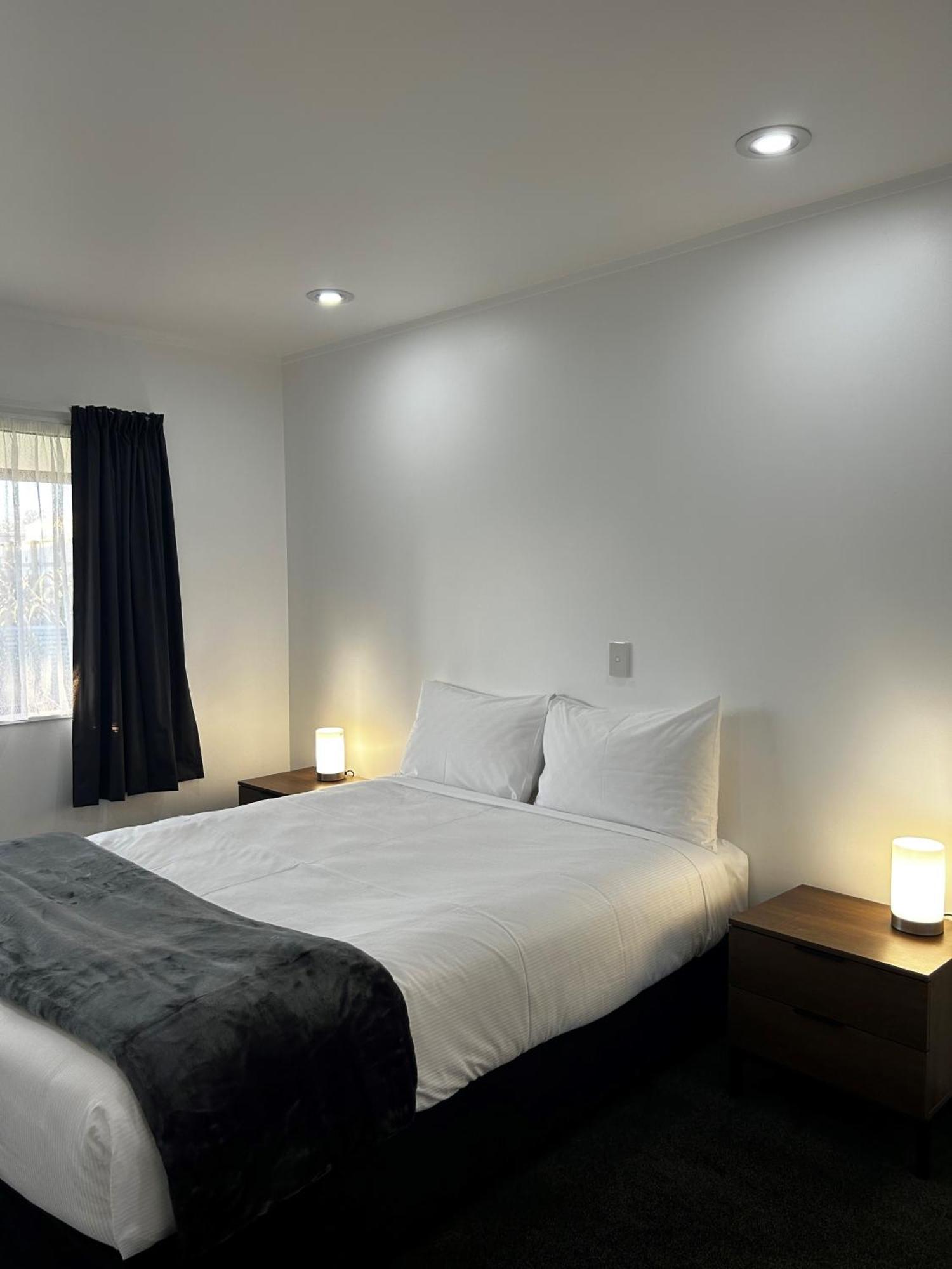 אופוטיקי Magnolia Court Motel מראה חיצוני תמונה