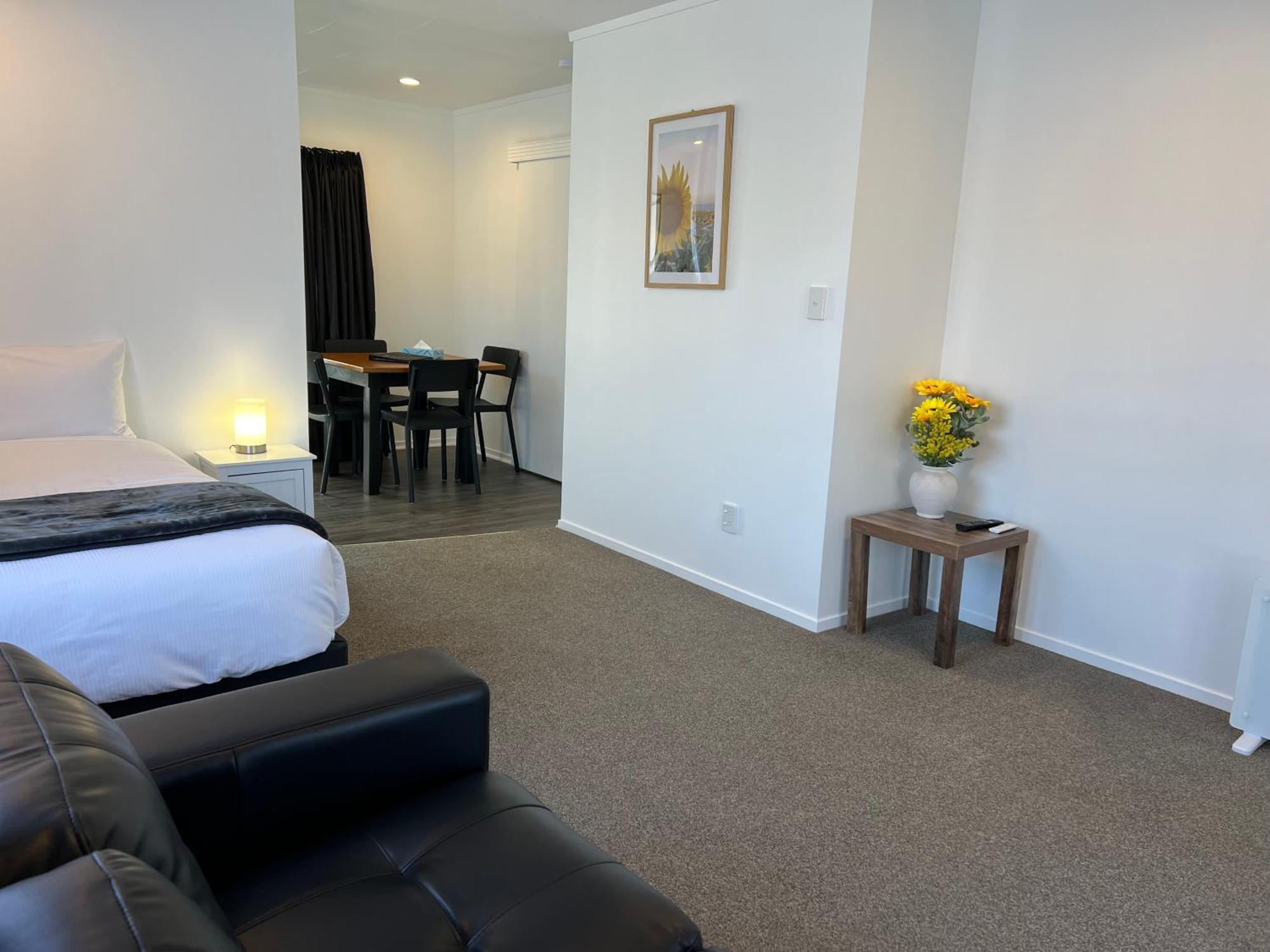 אופוטיקי Magnolia Court Motel מראה חיצוני תמונה