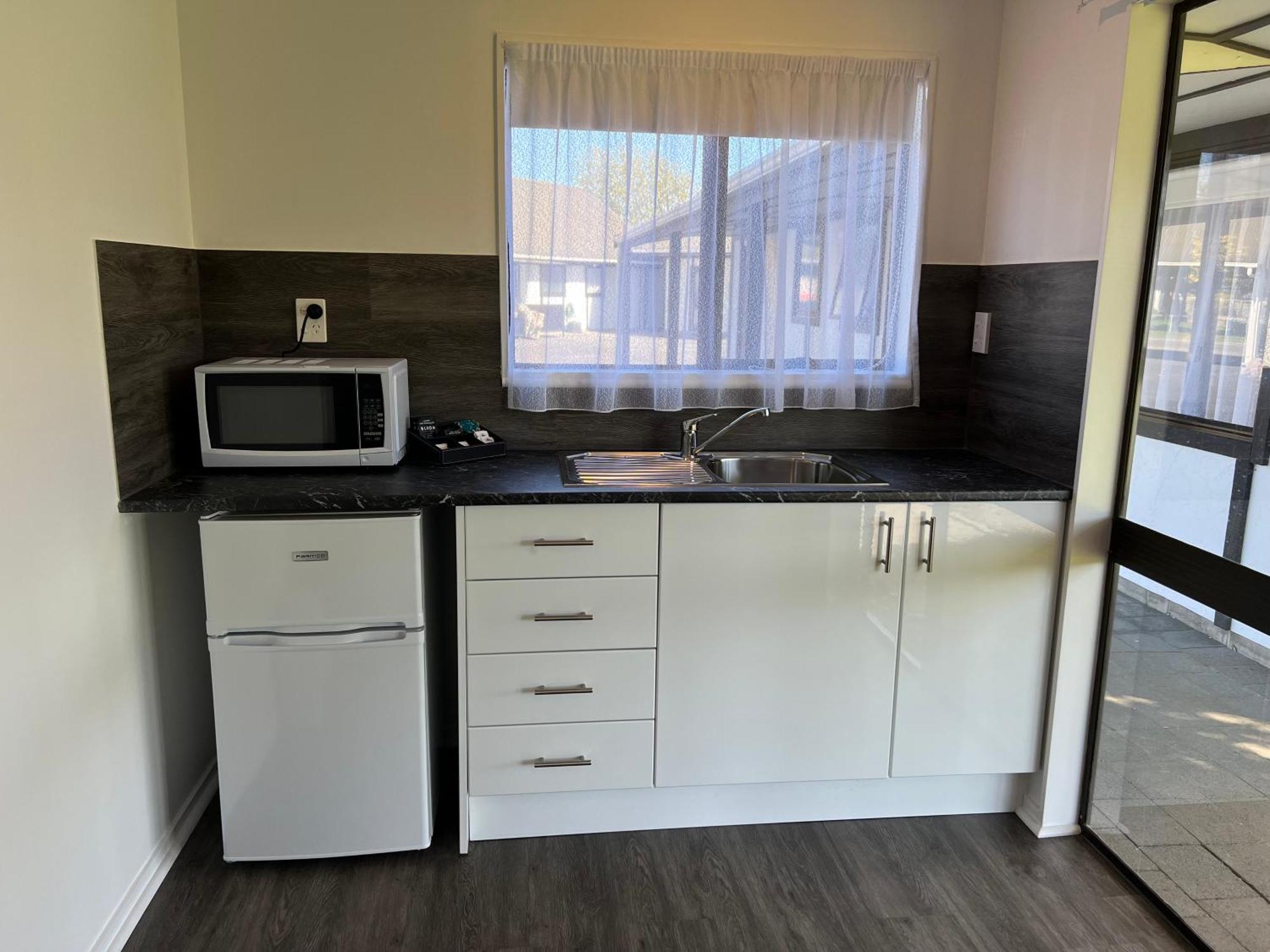 אופוטיקי Magnolia Court Motel מראה חיצוני תמונה