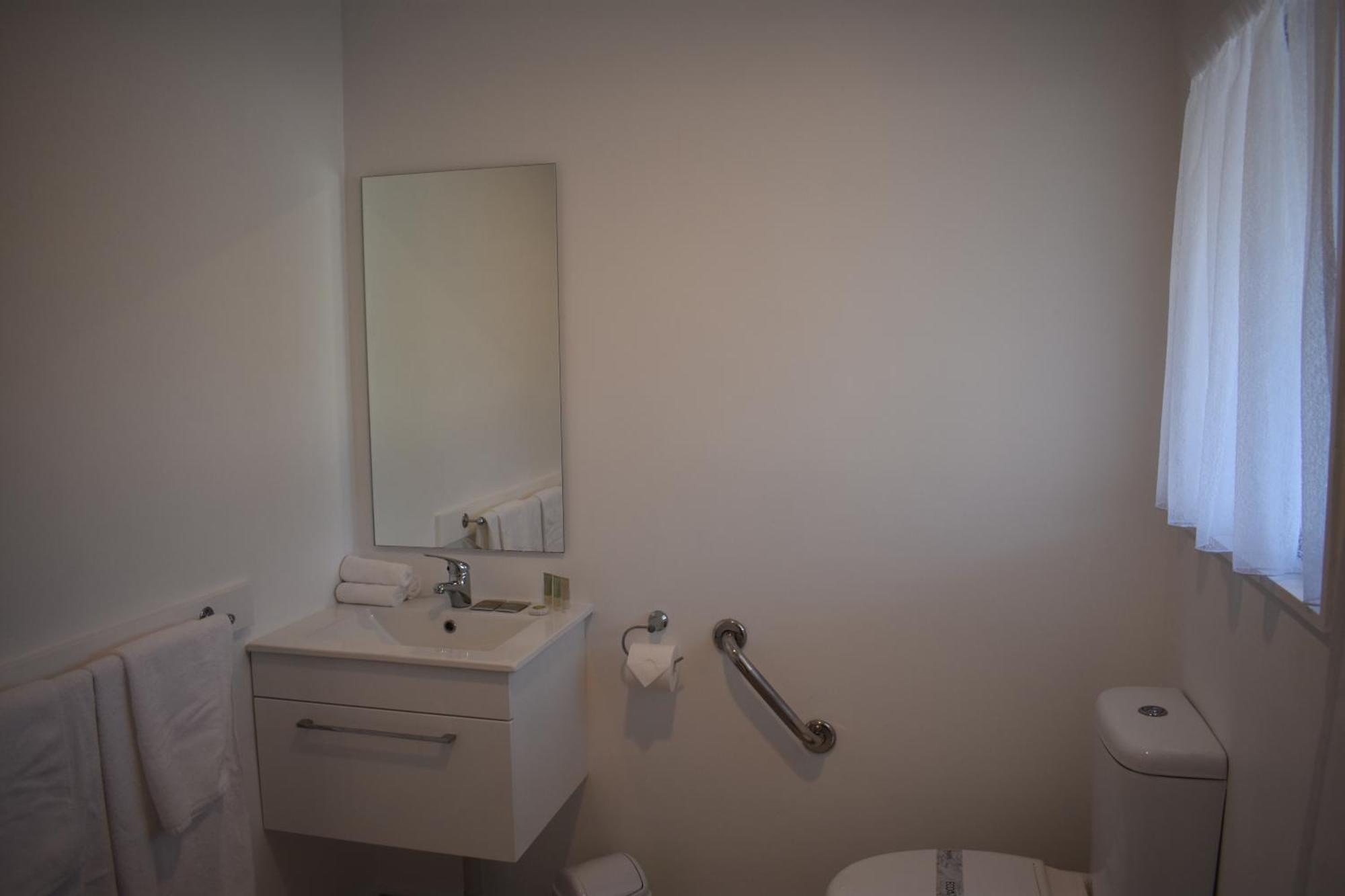 אופוטיקי Magnolia Court Motel חדר תמונה