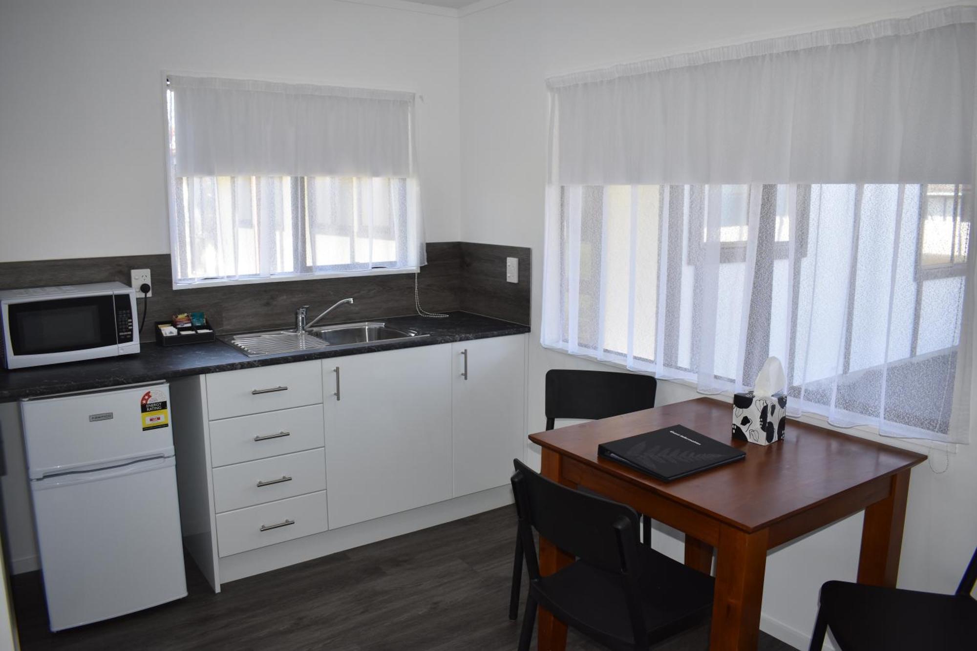 אופוטיקי Magnolia Court Motel מראה חיצוני תמונה