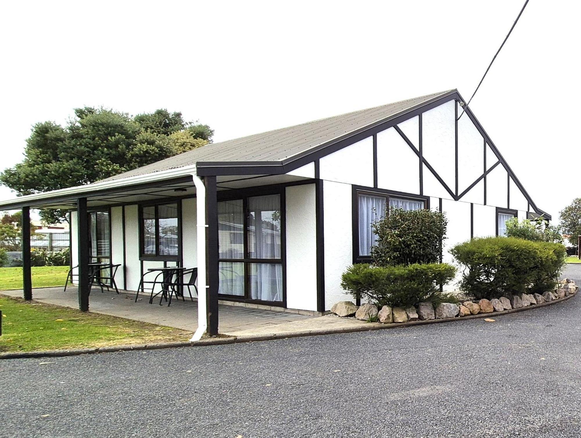 אופוטיקי Magnolia Court Motel מראה חיצוני תמונה