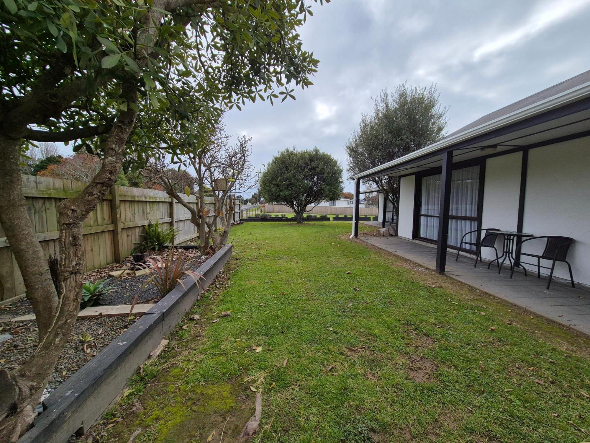 אופוטיקי Magnolia Court Motel מראה חיצוני תמונה