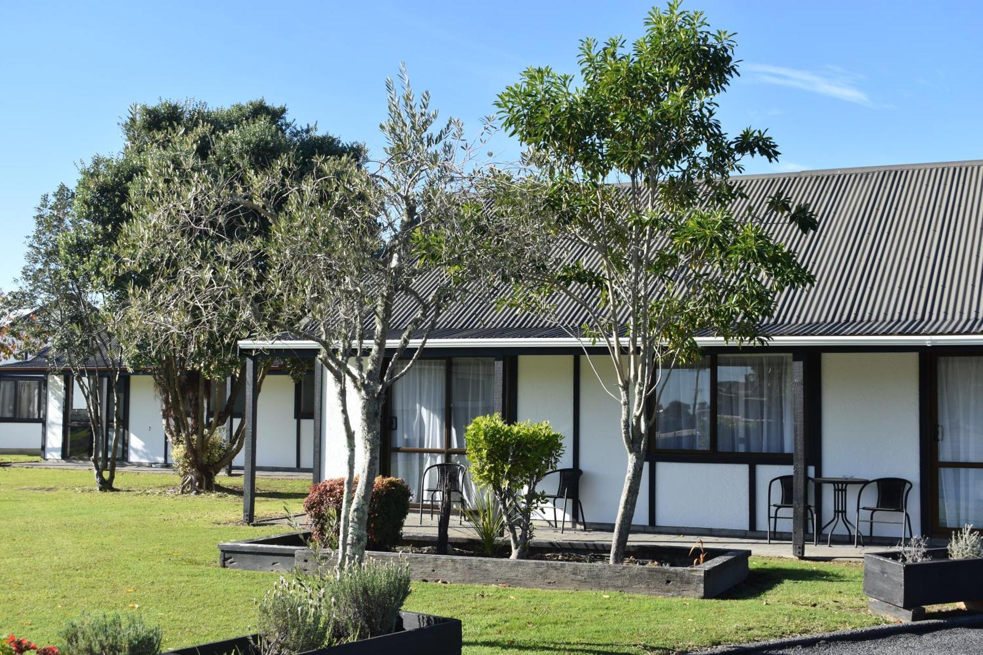 אופוטיקי Magnolia Court Motel מראה חיצוני תמונה