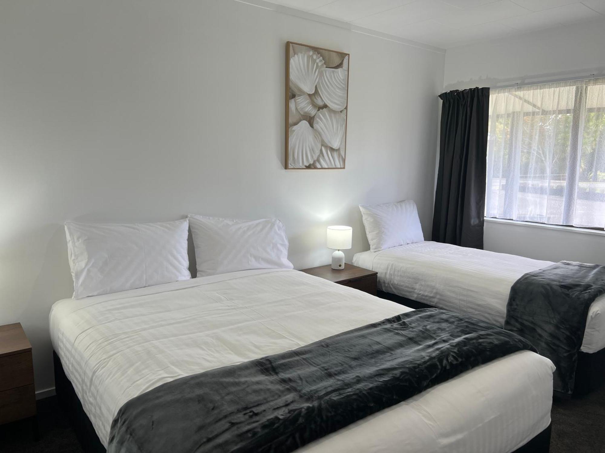 אופוטיקי Magnolia Court Motel מראה חיצוני תמונה